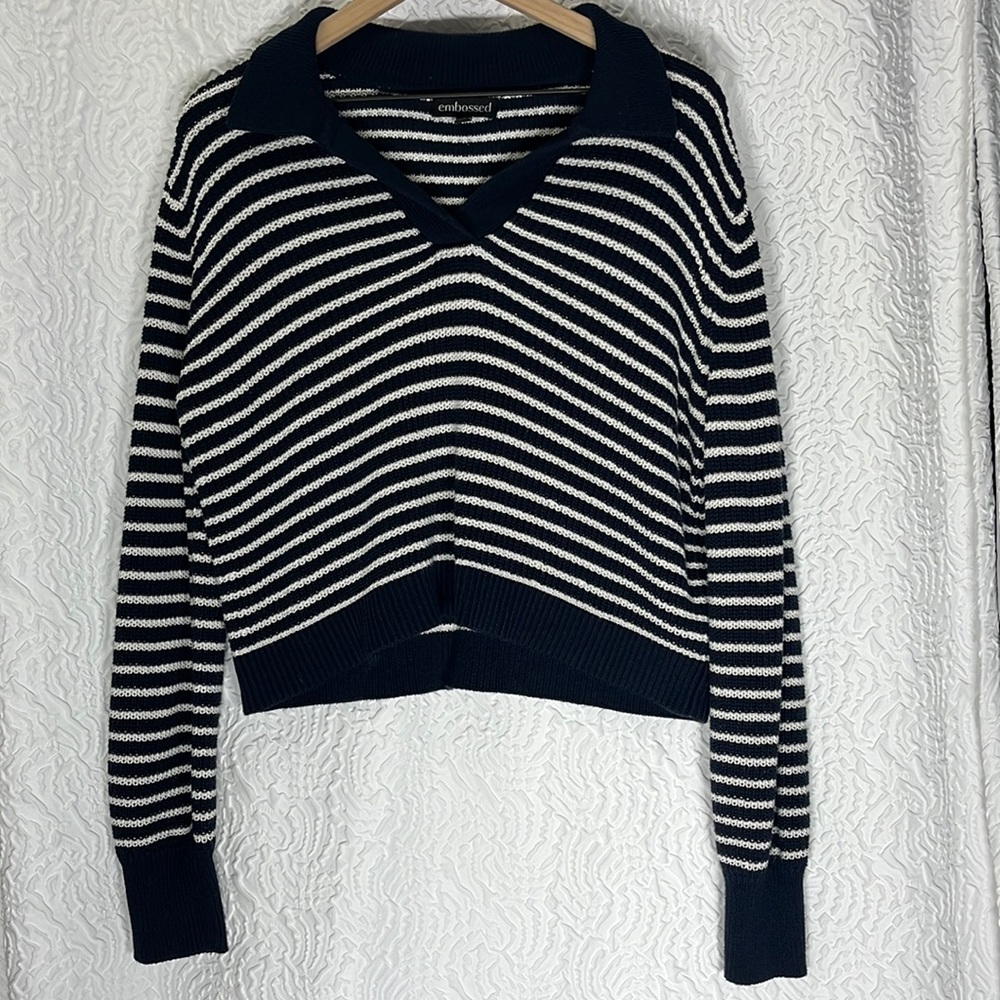 Embossed Knit Blue & White Striped Collar Pullover Sweater